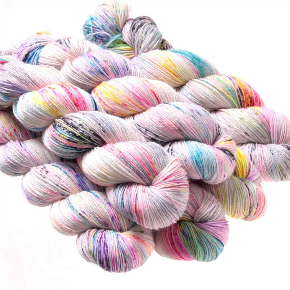 Knitting patterns for multicolored yarn
