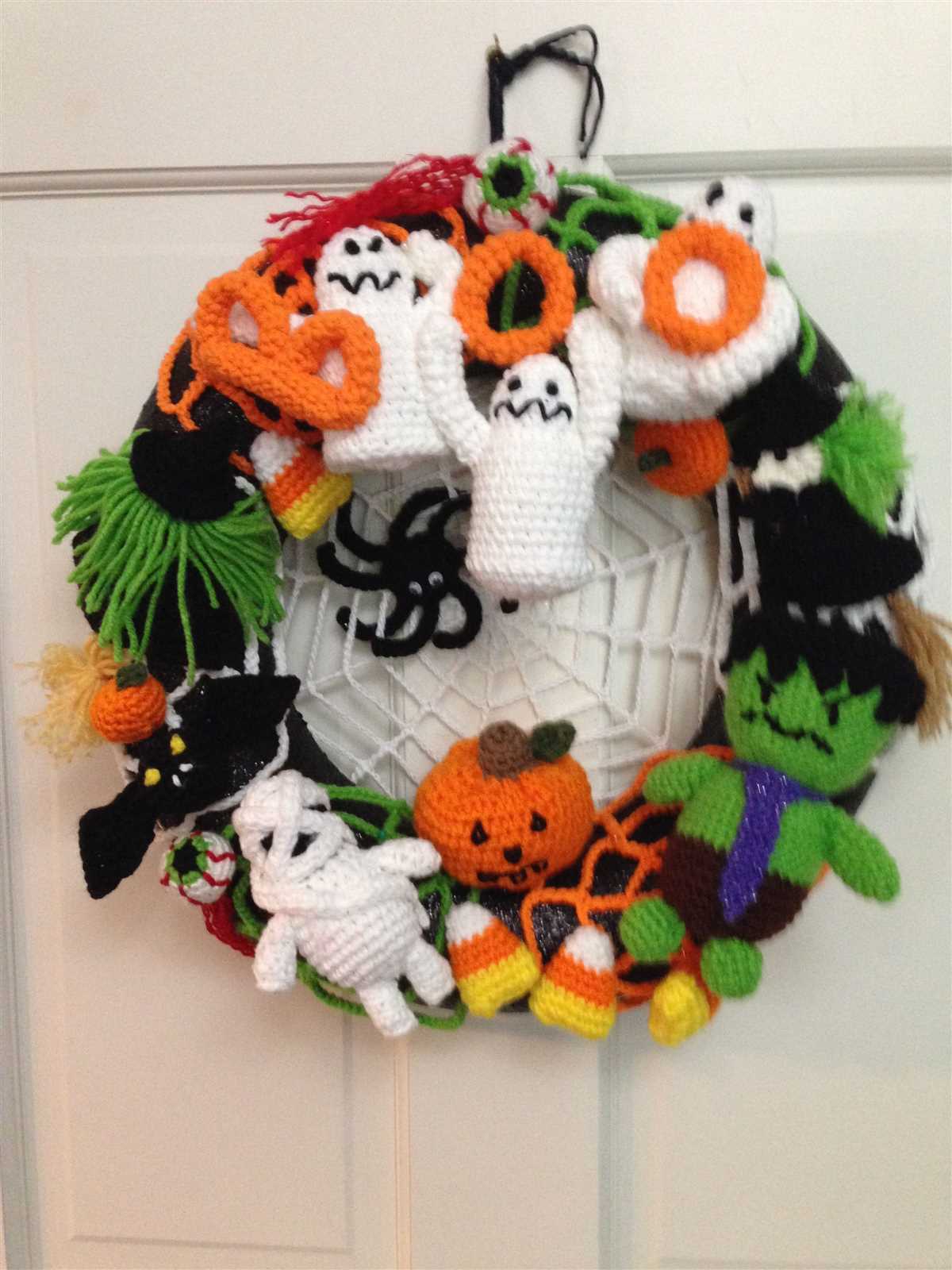 Free halloween wreath knitting pattern