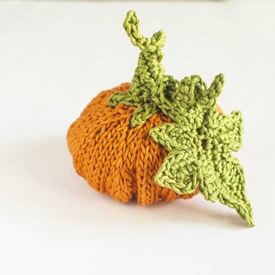 Knitted pumpkin leaf pattern