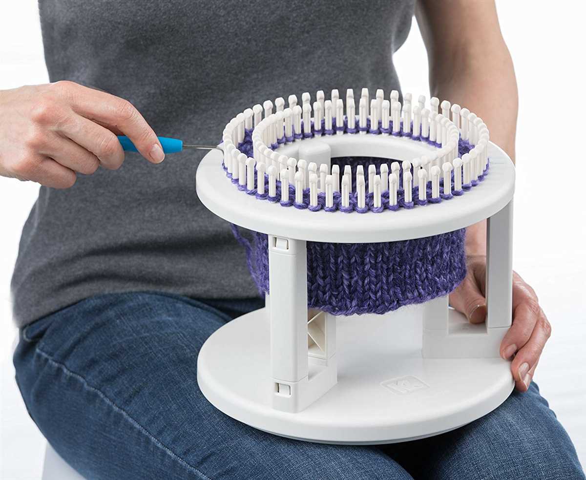 Rotating double knit loom patterns