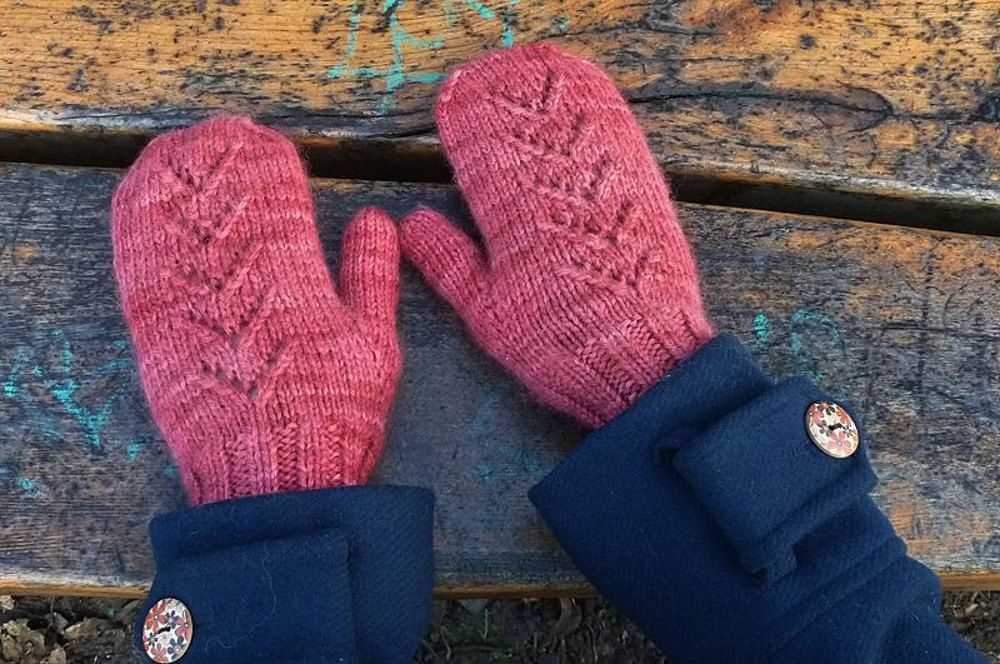 Simple Knitting Pattern for Mittens Using Straight Needles
