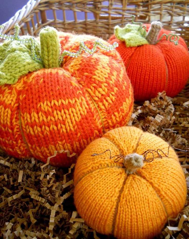 Knitted pumpkin leaf pattern