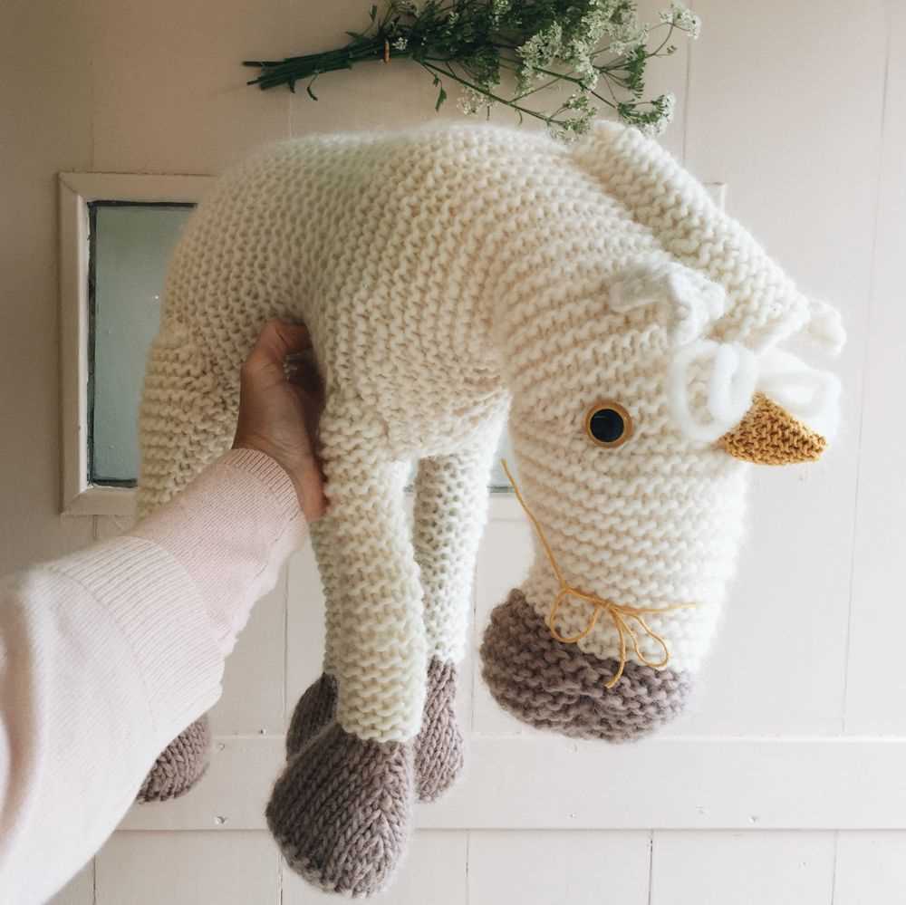 Horse head knitting pattern