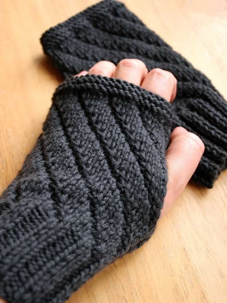 Mens fingerless gloves knitting pattern