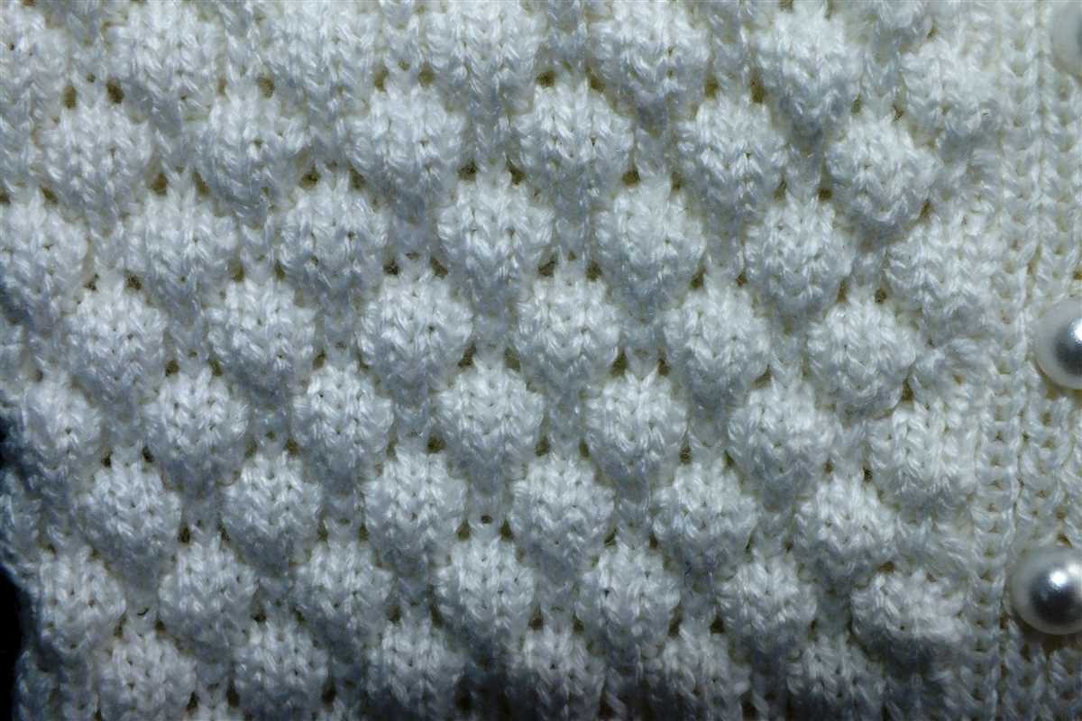 Knitting machine tuck stitch patterns