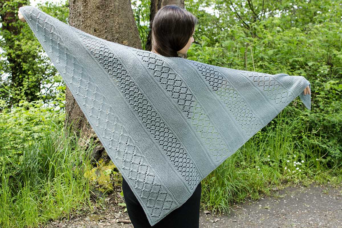 Origami shawl knitting pattern