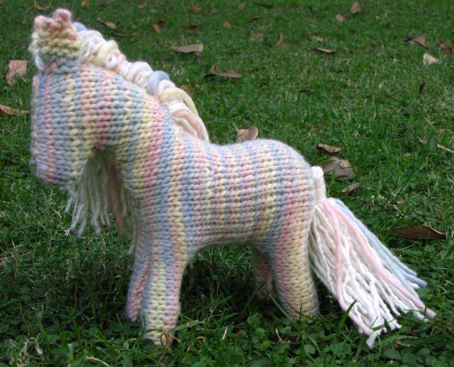 Knitting horse pattern