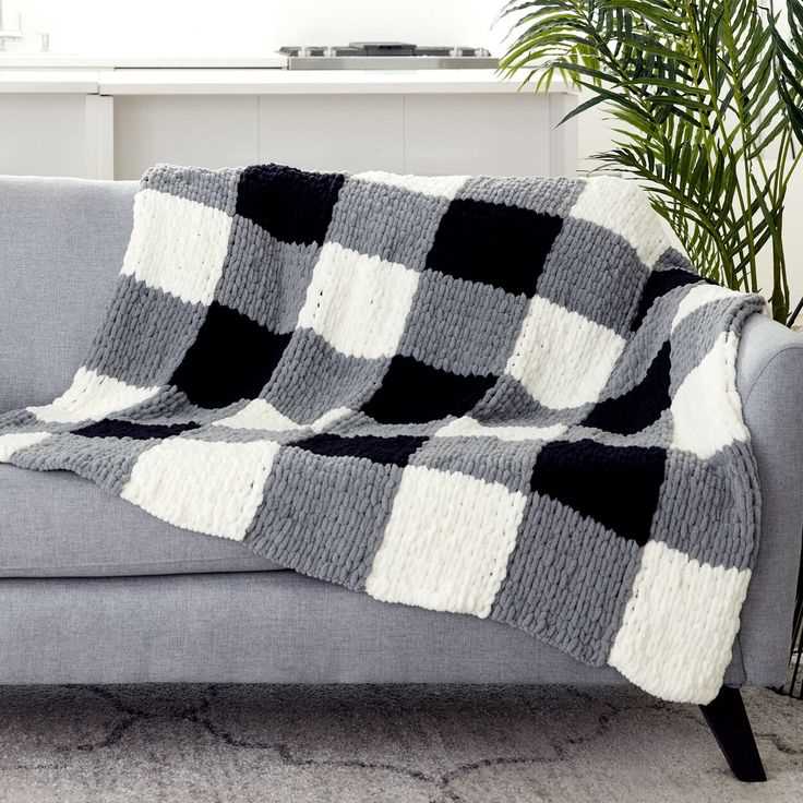 Bernat blanket yarn patterns hand knit