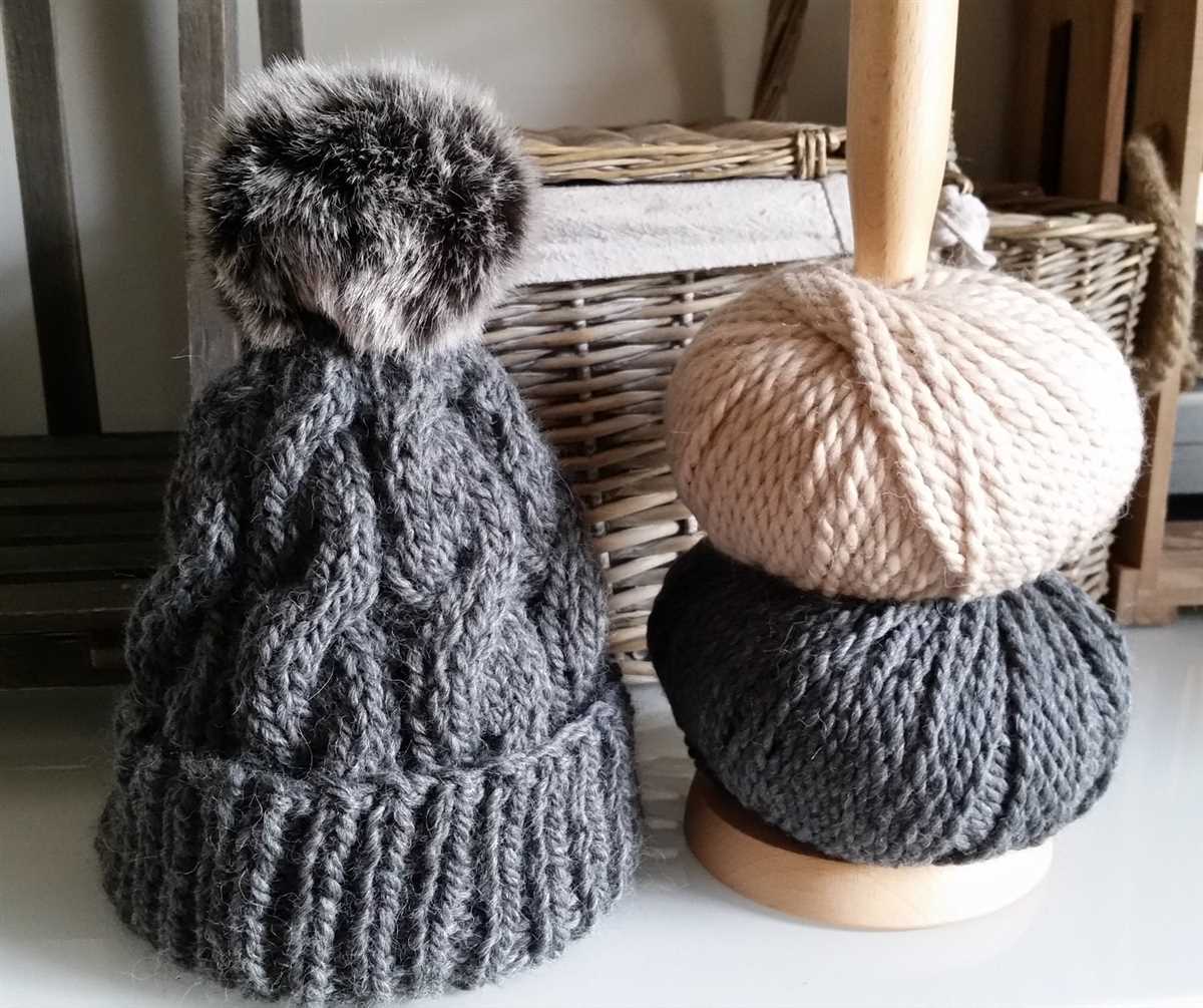 Hat with pom pom knitting pattern
