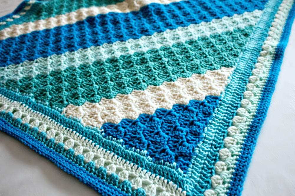 Knitted corner to corner blanket pattern
