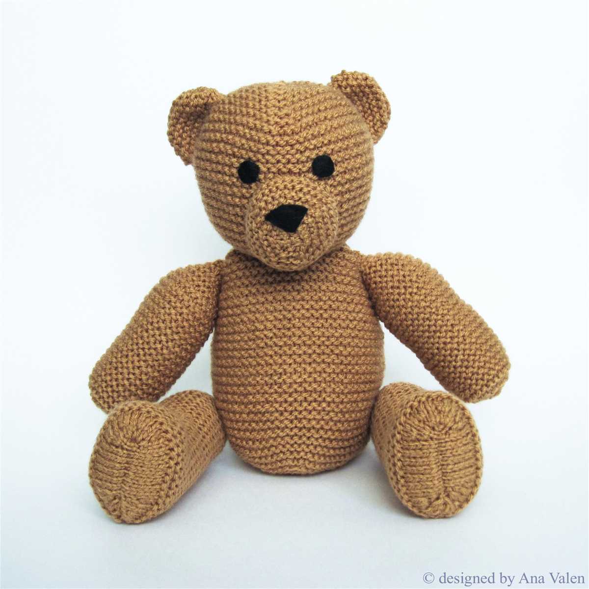 Simple knitted bear pattern