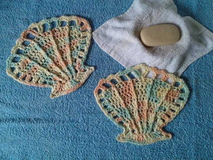 Free pattern knitted bath mitt
