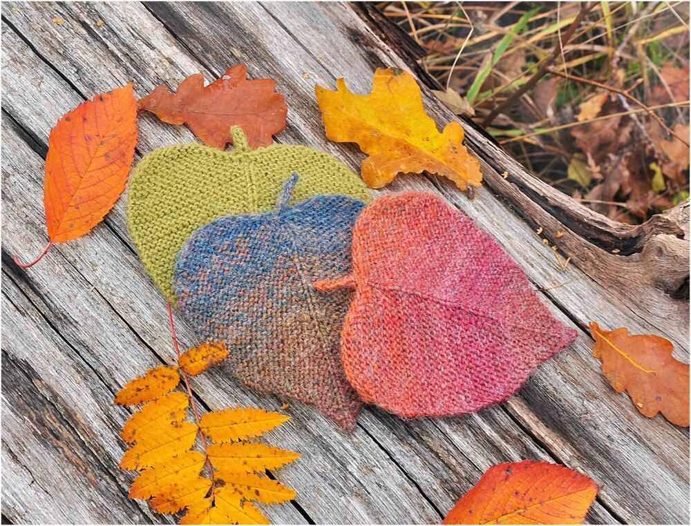 Knitted autumn leaves pattern