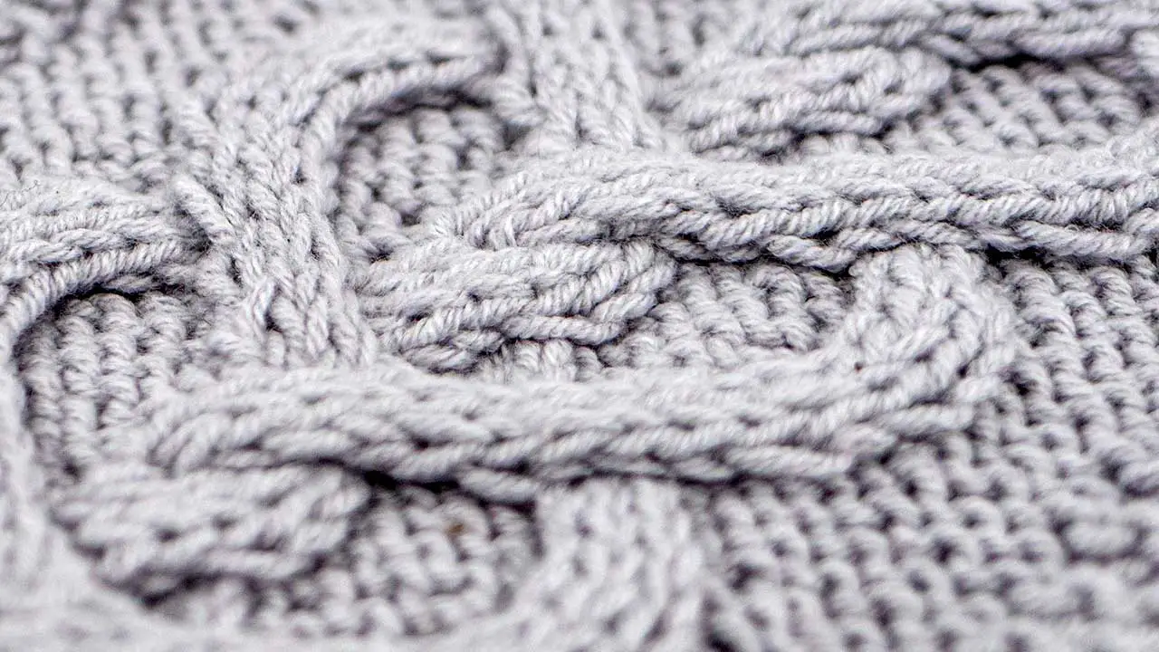 Heart cable knit scarf pattern