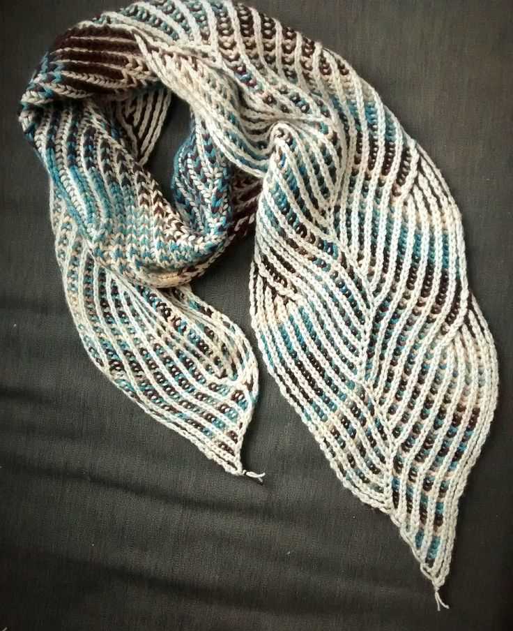 Zigzag knitting pattern scarf