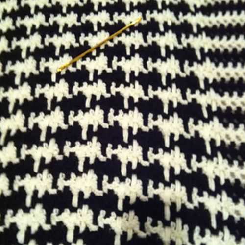 Knitting houndstooth pattern