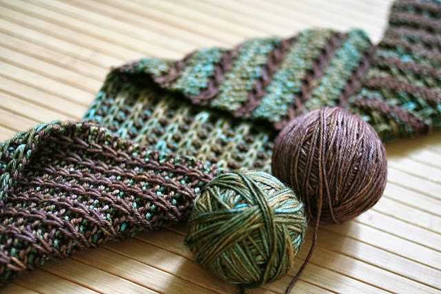 Knit scarf two color pattern