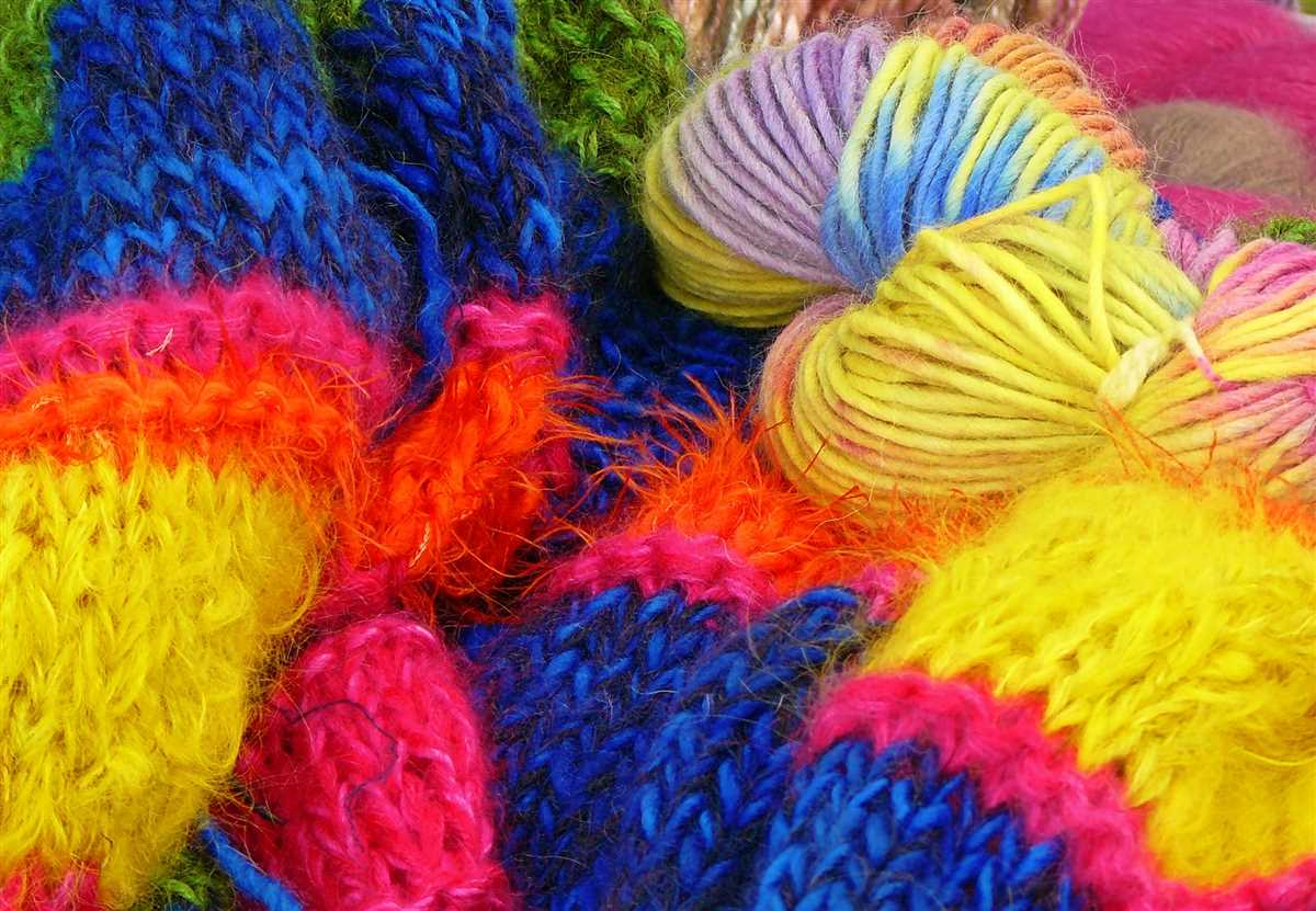 Knitting patterns for multicolored yarn