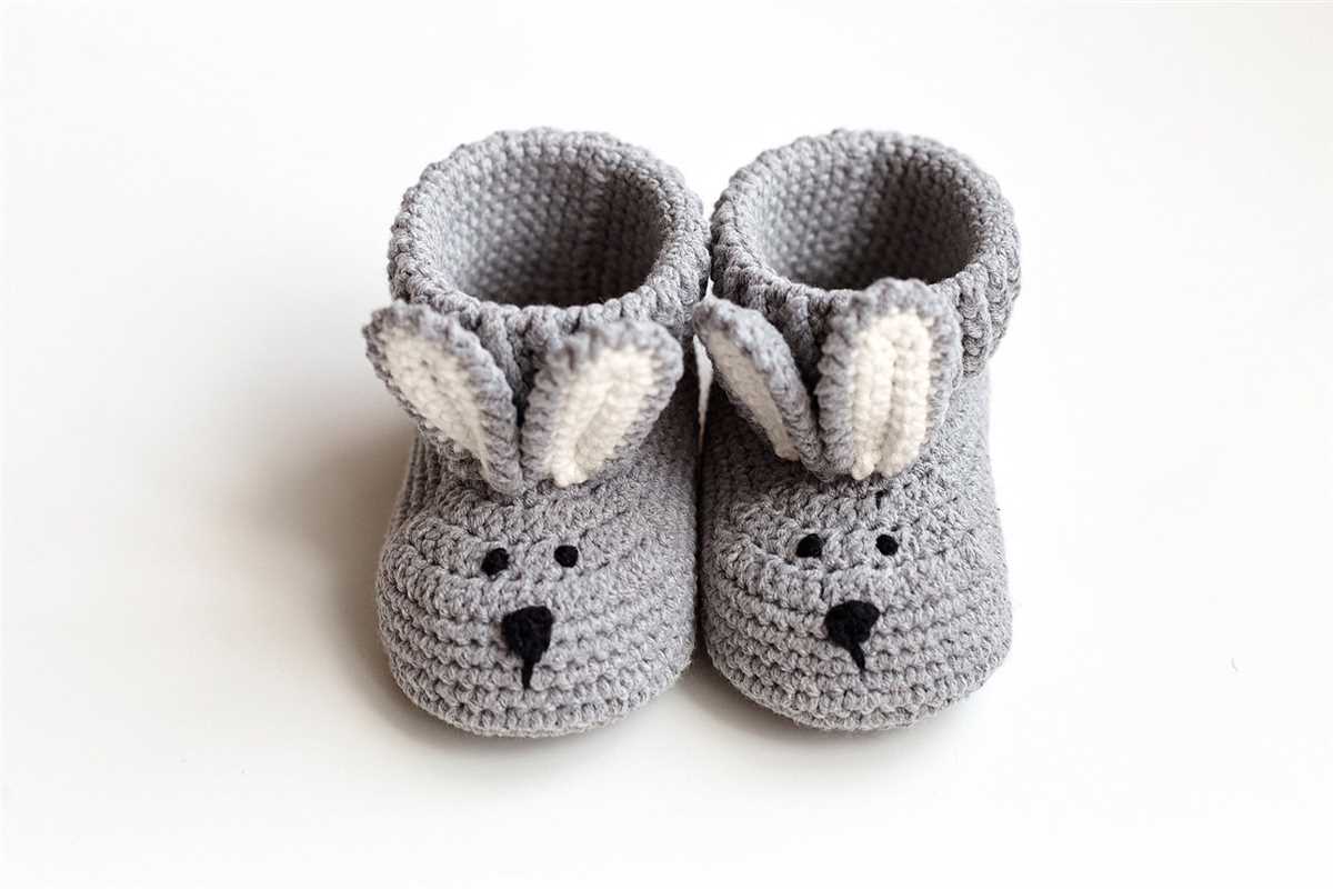 Bunny booties knitting pattern
