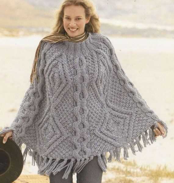 Knitting pattern for a poncho