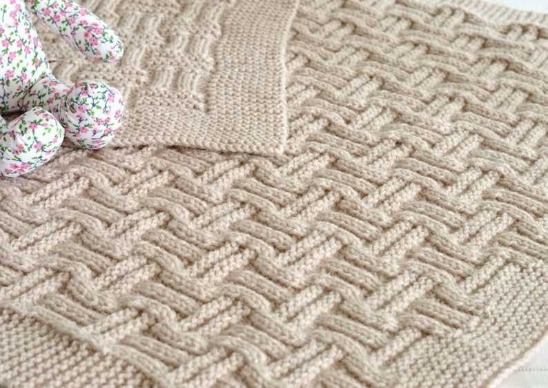 Reversible knitting patterns for blankets