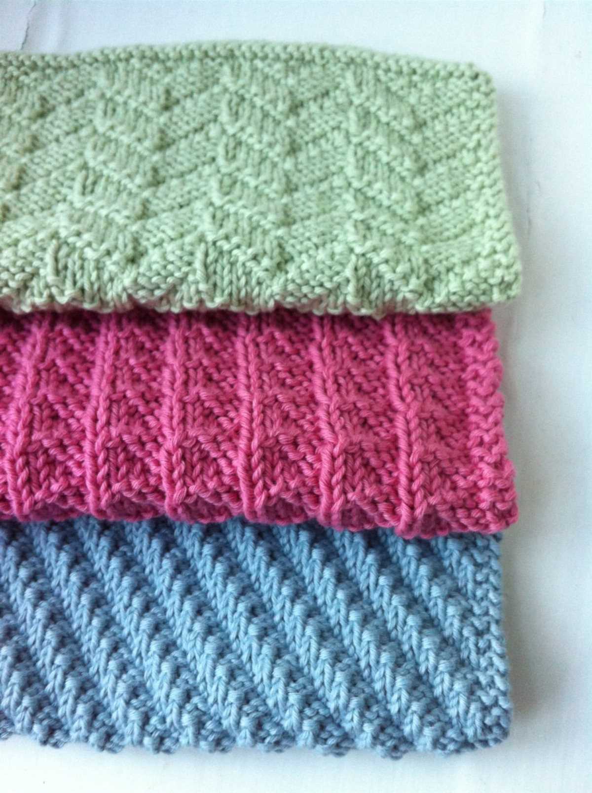 Reversible knitting patterns for blankets