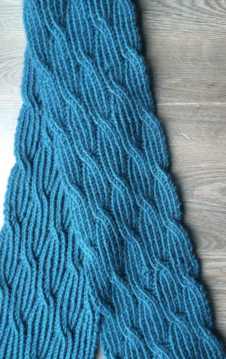 Reversible lace scarf knitting pattern