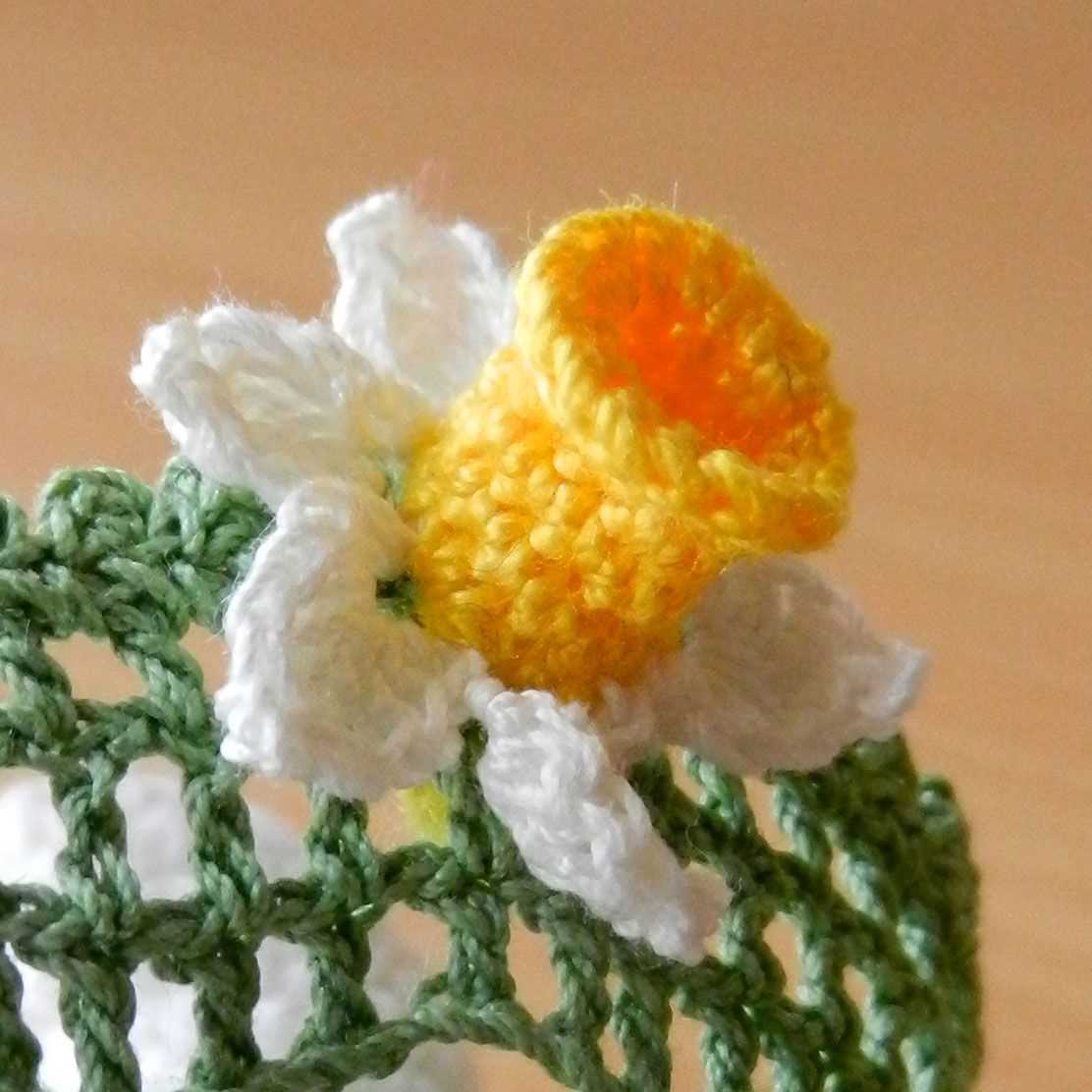Easy knitted daffodil pattern