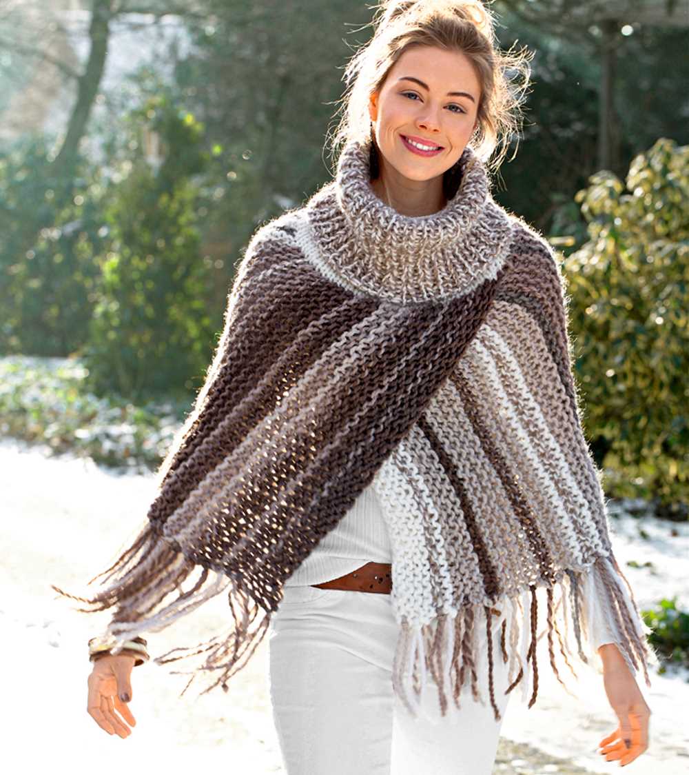 Knitting pattern for a poncho