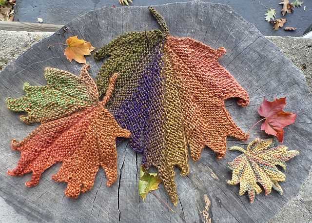 Knitted autumn leaves pattern