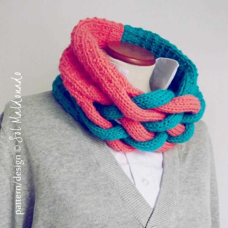 Knitted cowl pattern on circular needles