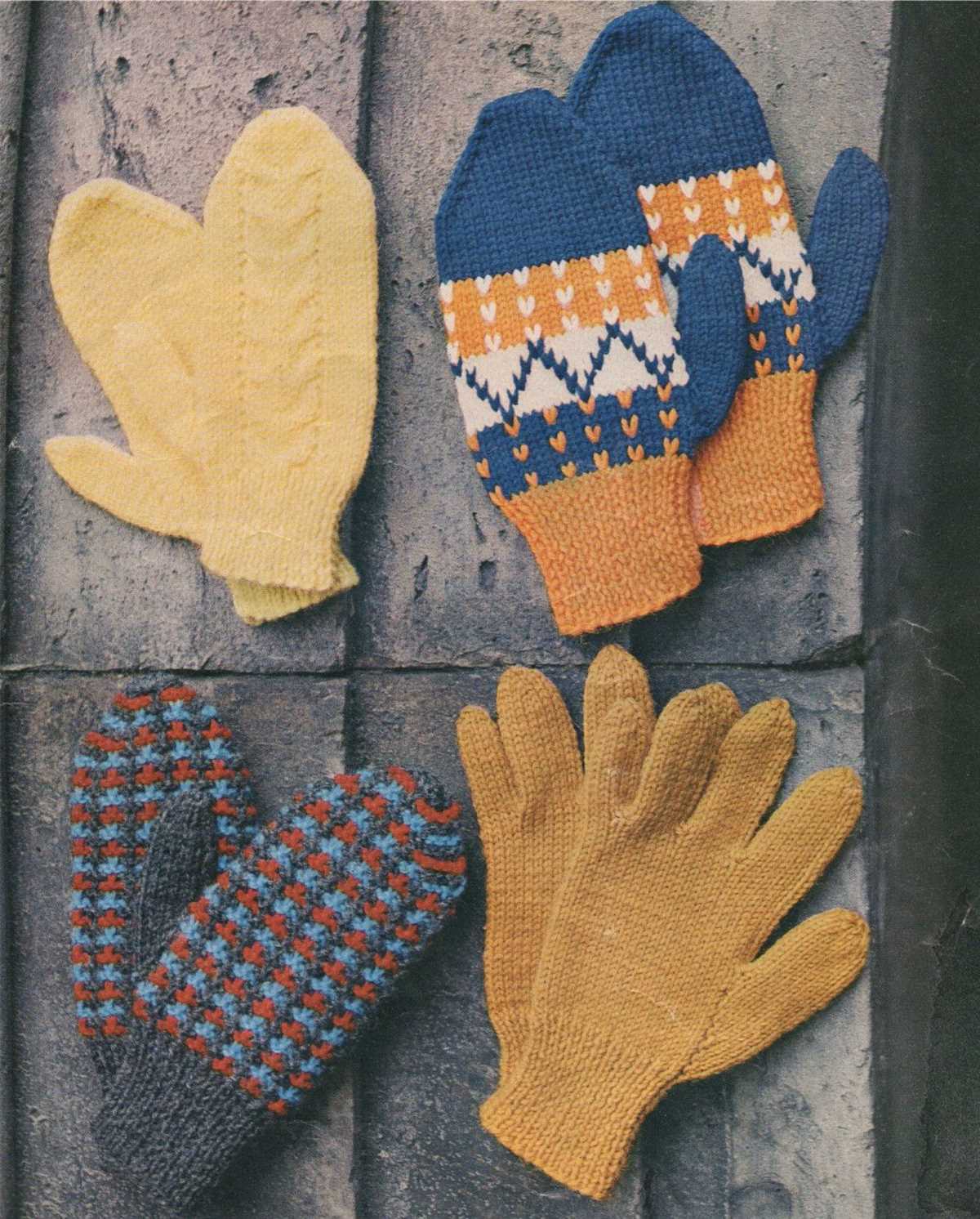 Childrens fingerless gloves knitting pattern