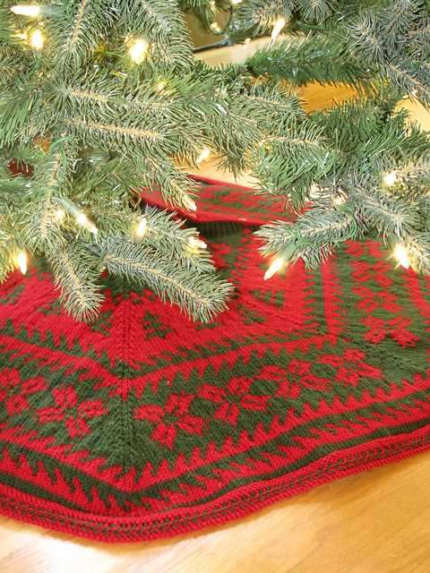 Knitting pattern christmas tree skirt