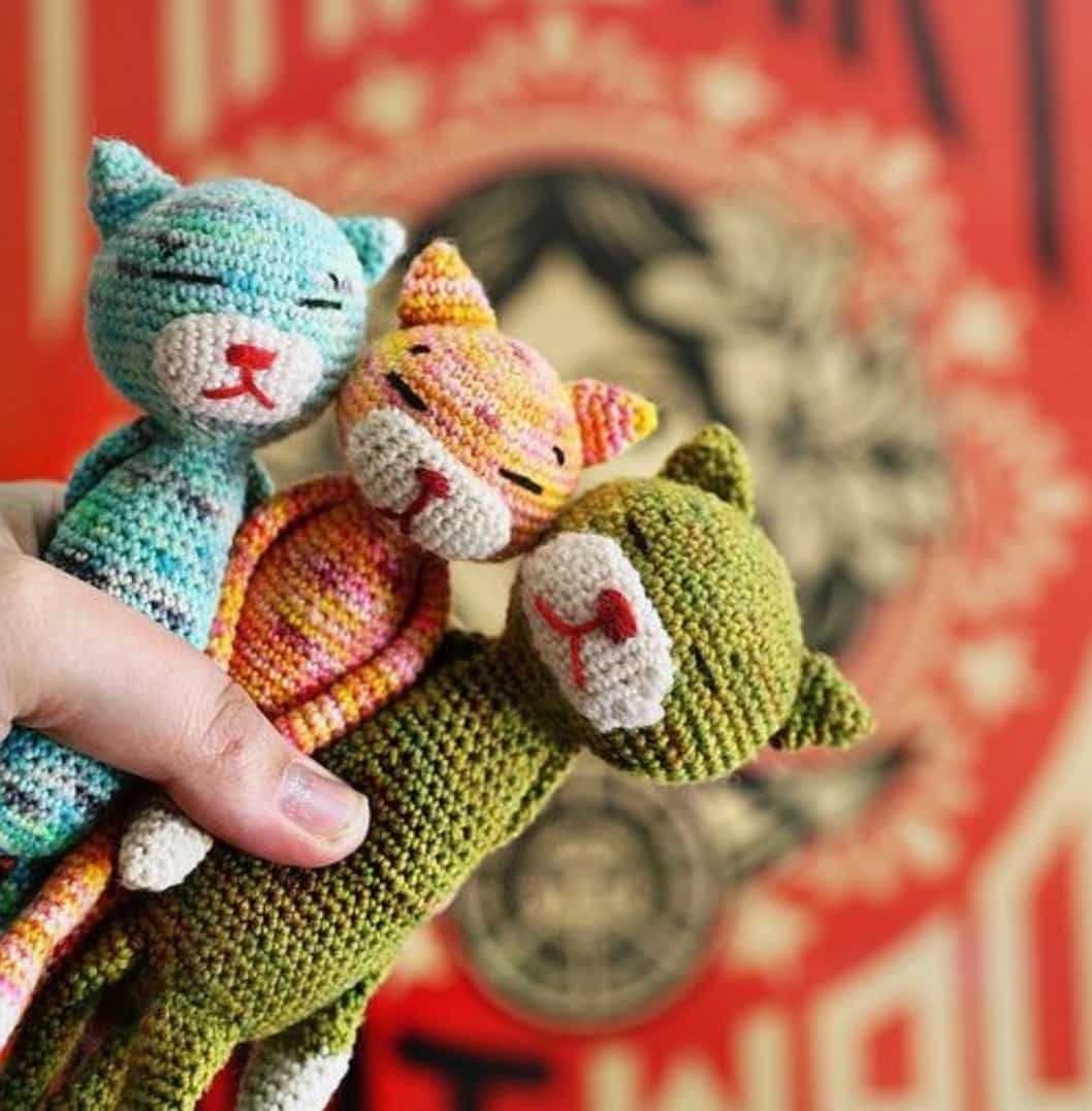 Simple knitted cat pattern