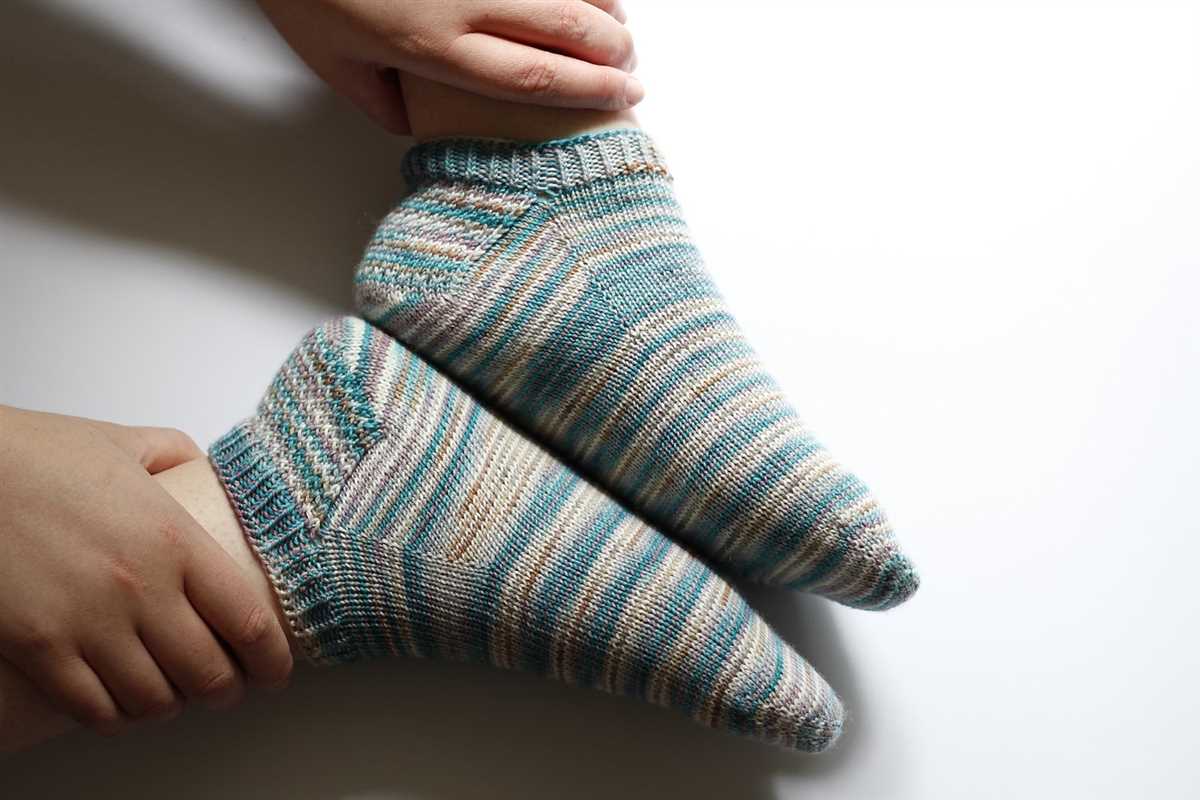 Simple toe up sock knitting pattern