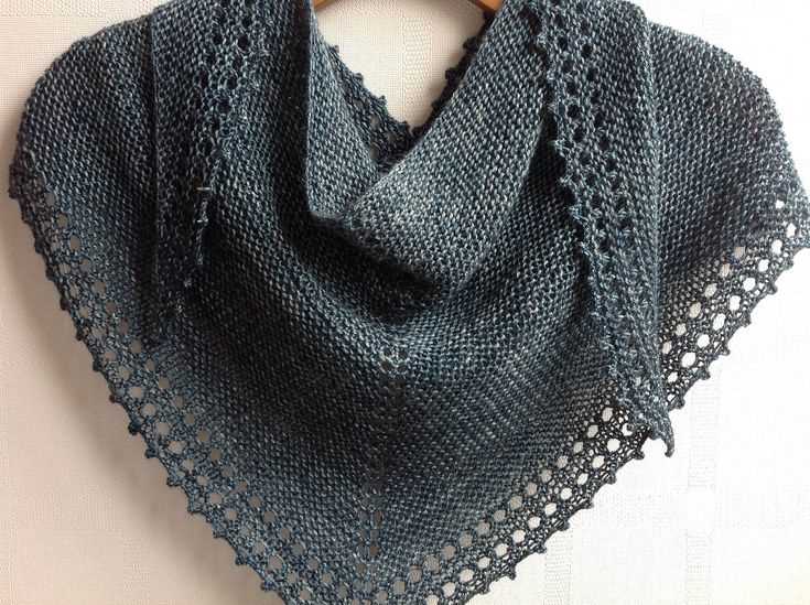 Simple triangle shawl knitting pattern