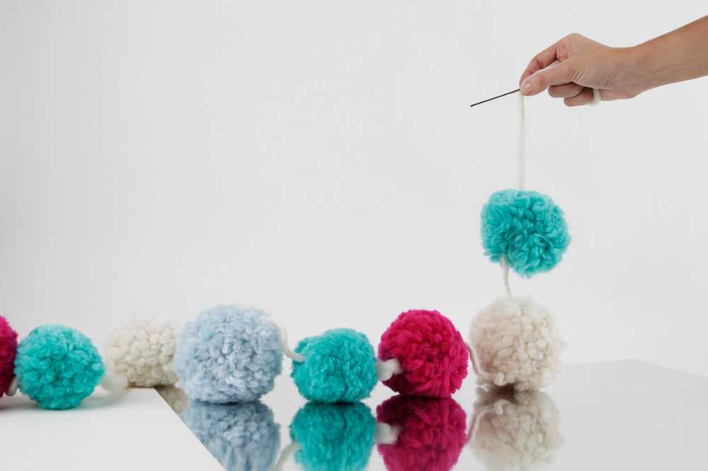 Knitting with pom pom wool patterns