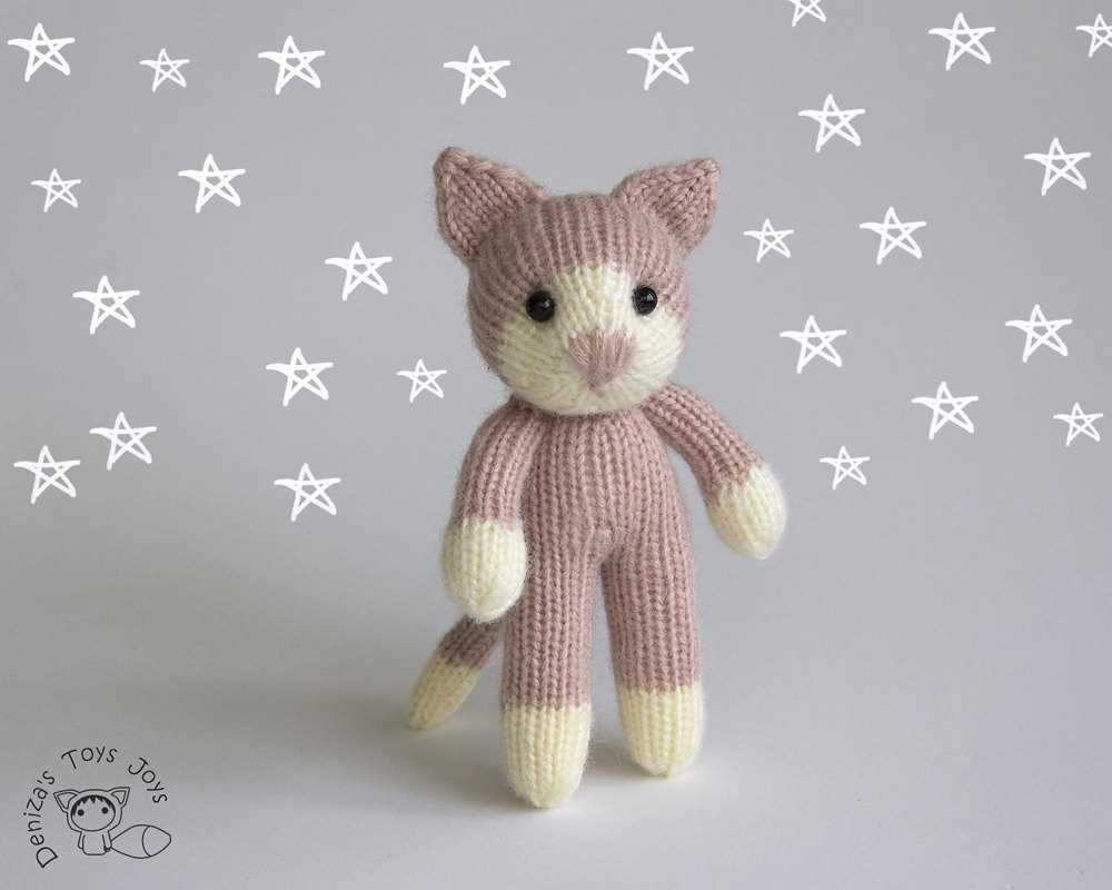 Small knitted cat pattern