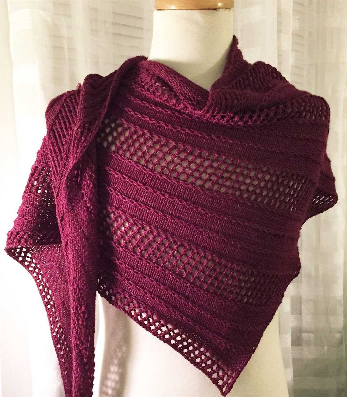 Simple triangle shawl knitting pattern