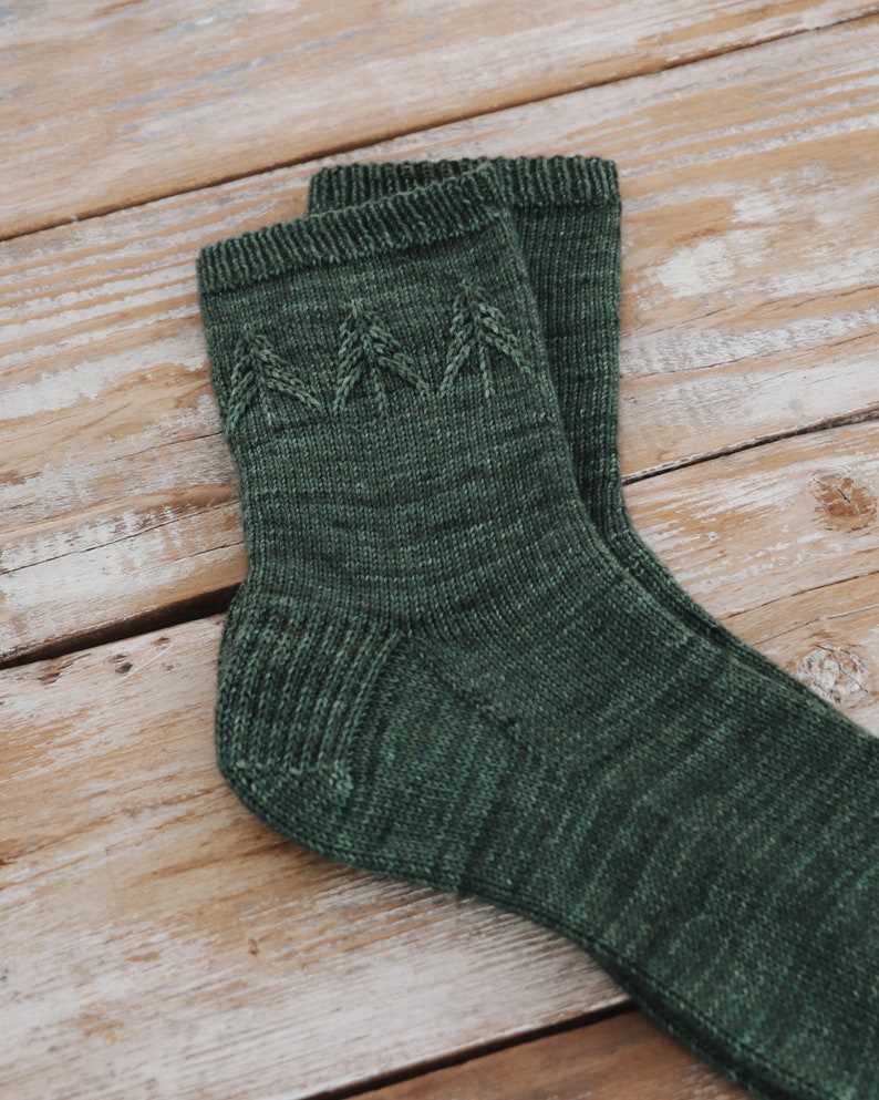 Spruce socks knitting pattern