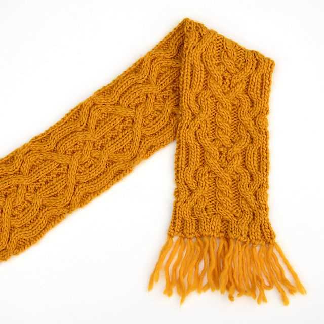 Reversible lace scarf knitting pattern