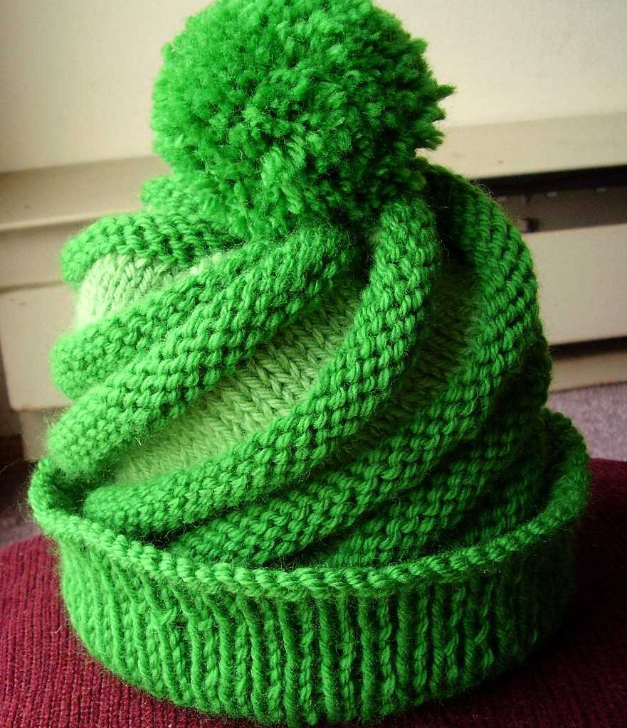 Swirled ski cap knitting pattern