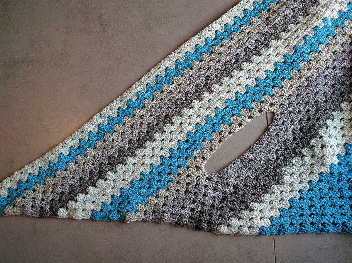 Chunky knit triangle shawl pattern