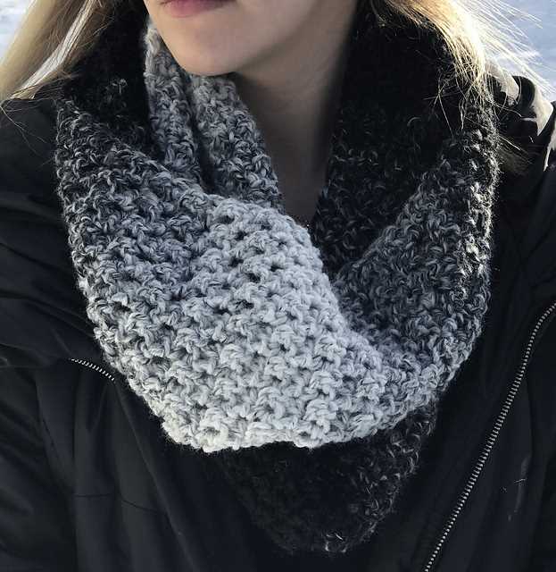 Bulky yarn infinity scarf knitting pattern