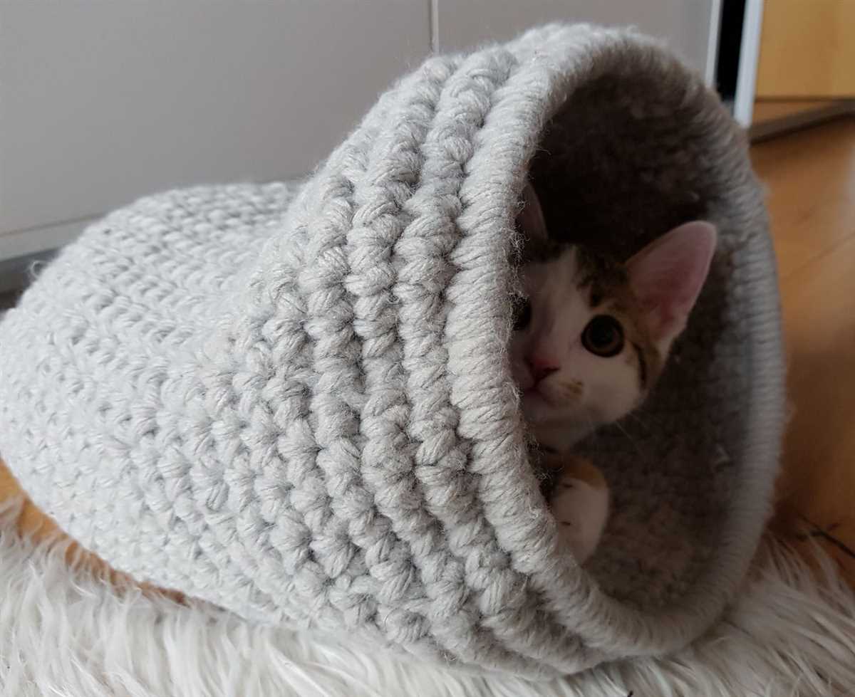 Knitting pattern for cat cave