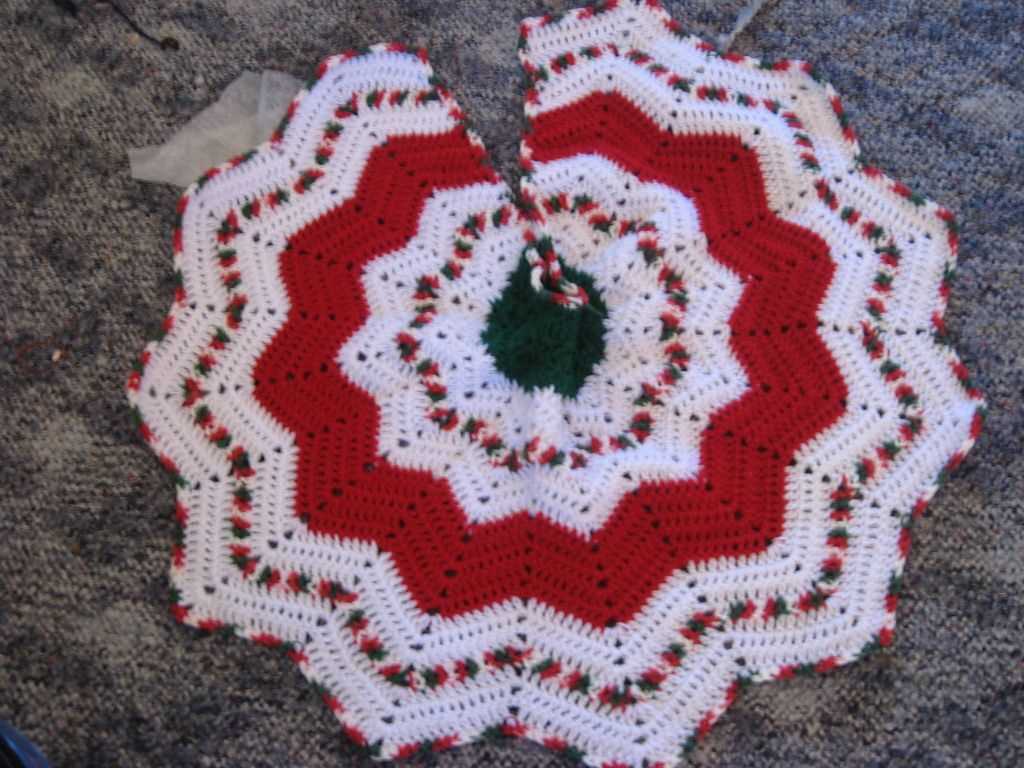 Pattern for knitted tree skirt
