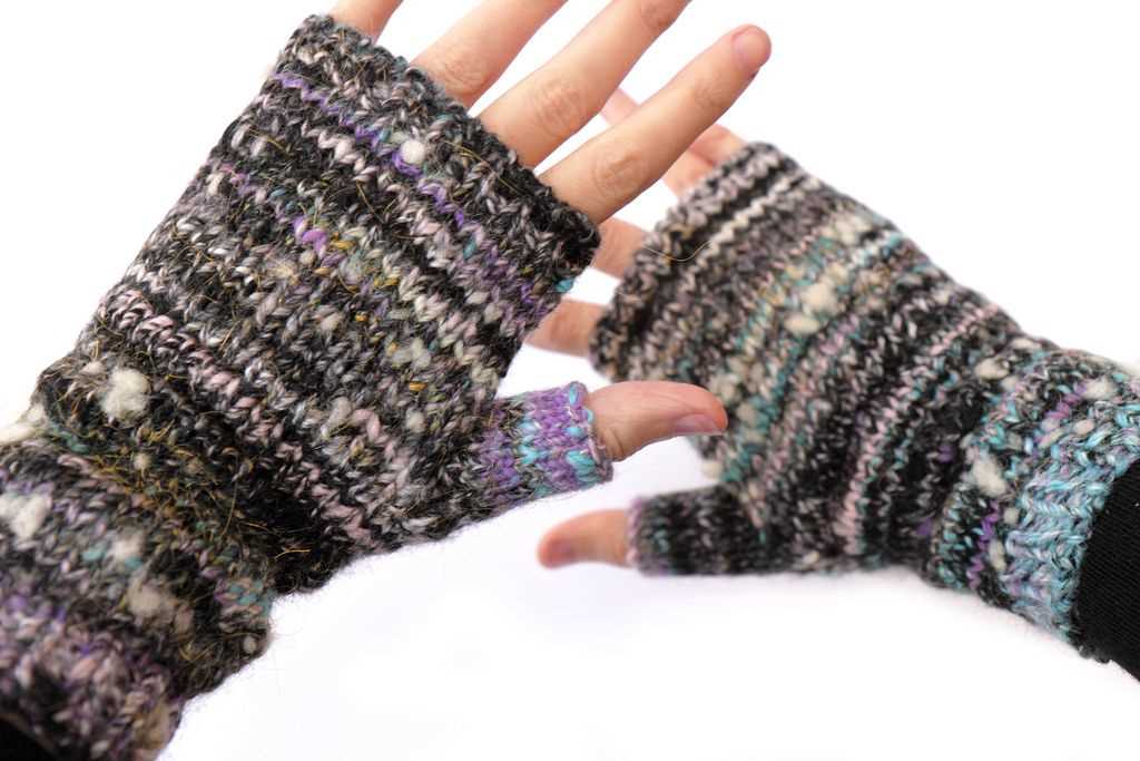 Texting mittens knitting pattern