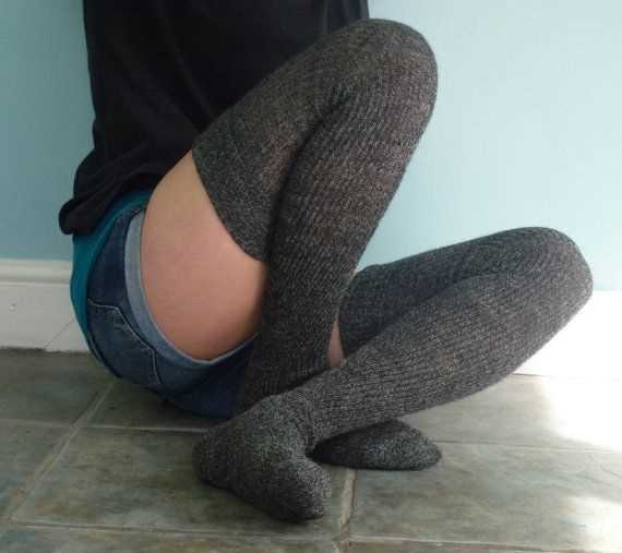 Thigh high socks knitting pattern