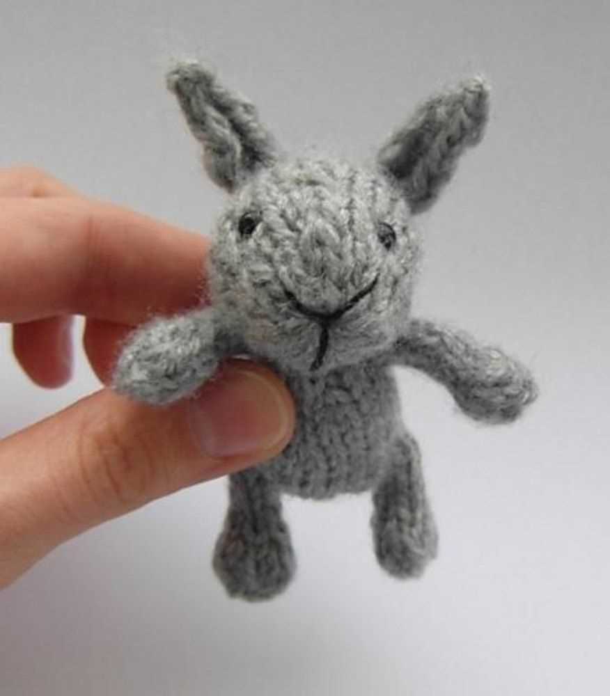 Tiny knitted bunny pattern