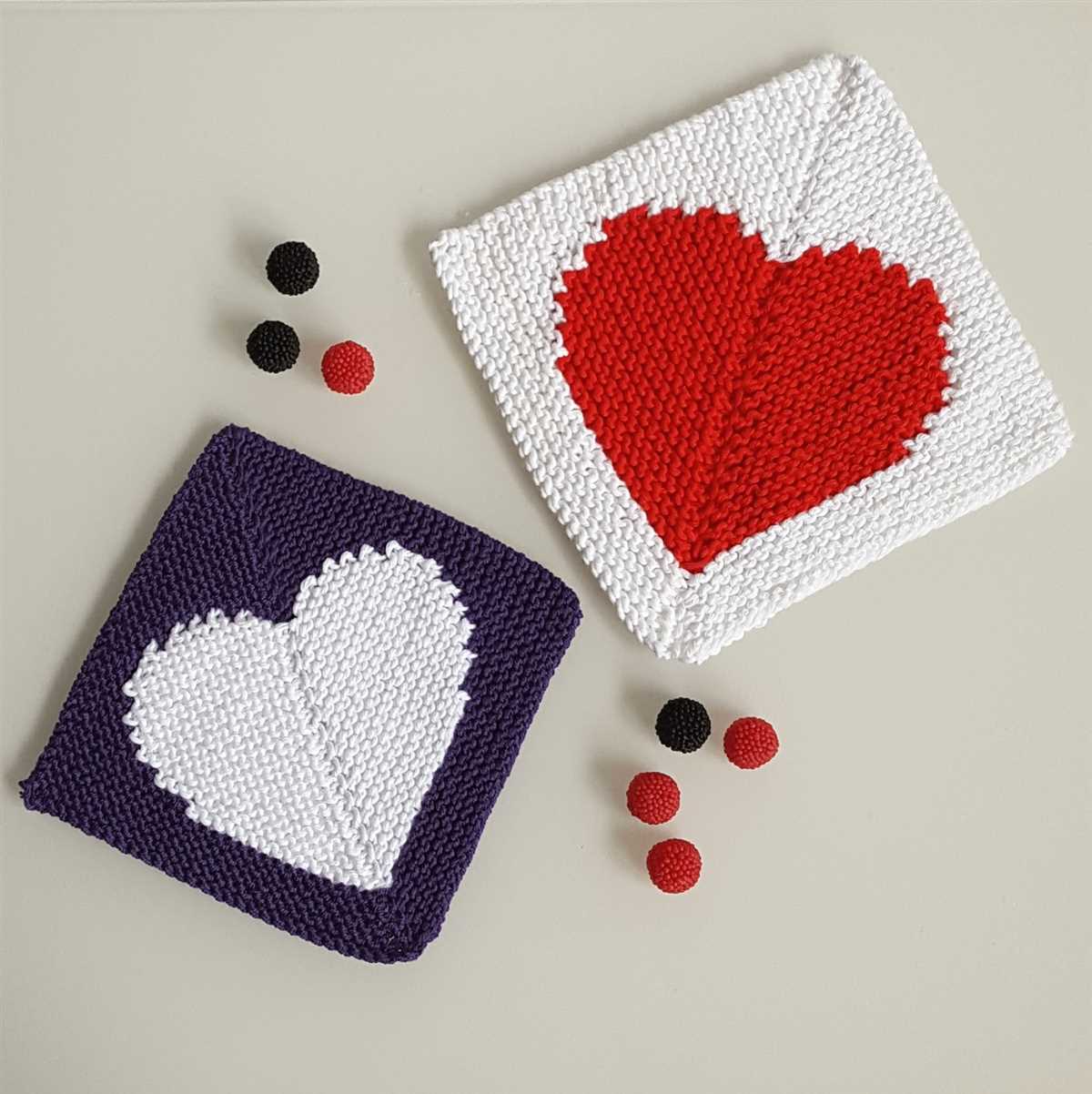 Tiny knitted heart pattern
